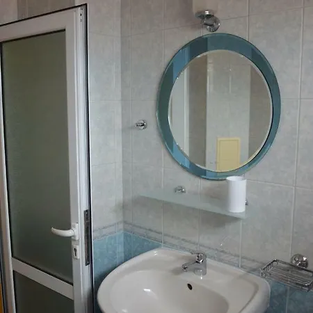 Konukevi Dimana 3*